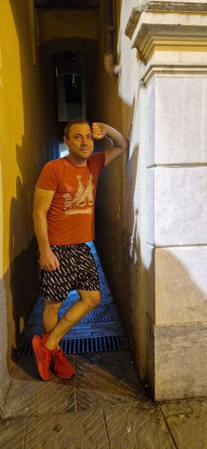  49441587  Ion, 46 ,    Wellingborough