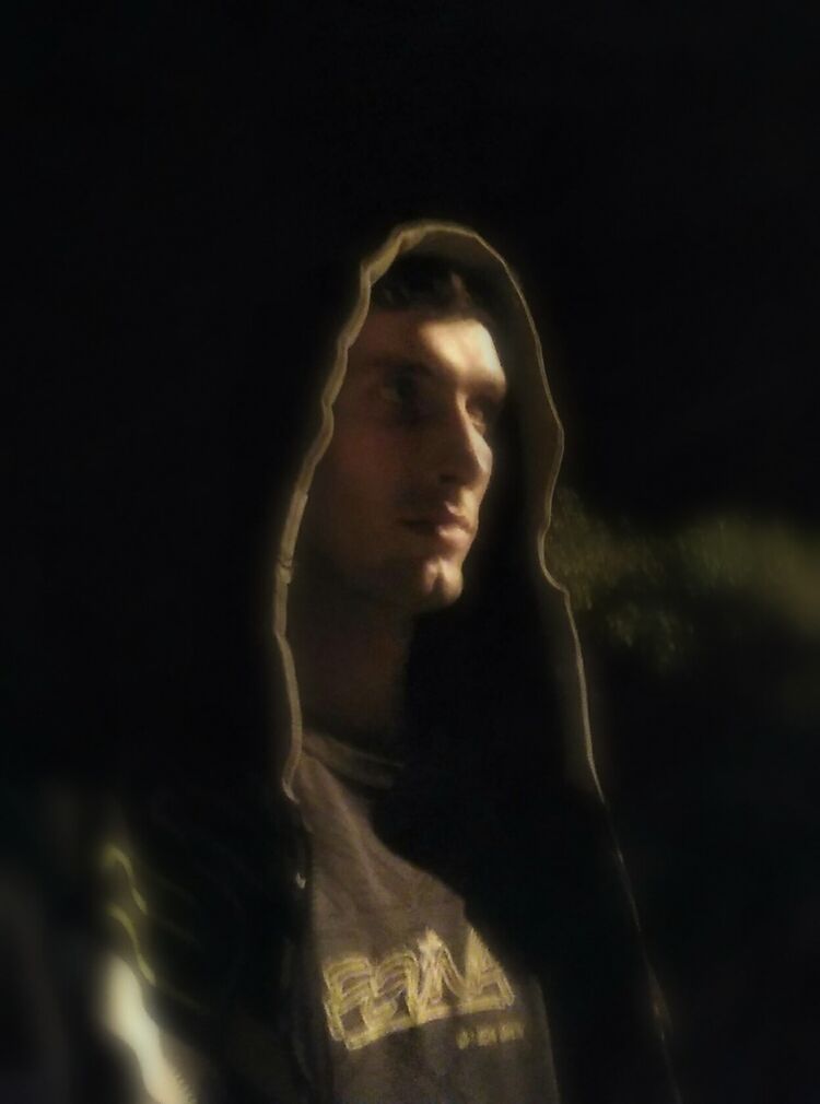  48091637  , 32 ,    