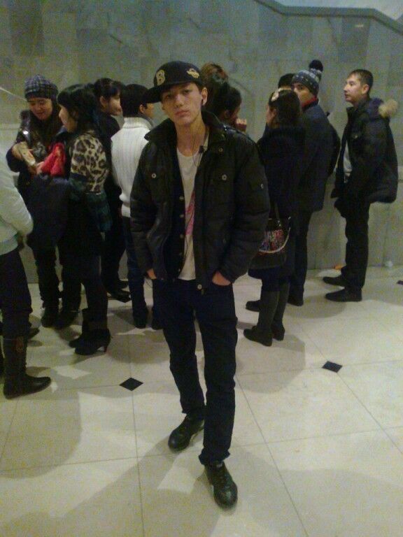  13299887  Shukhrat, 30 ,    Praha