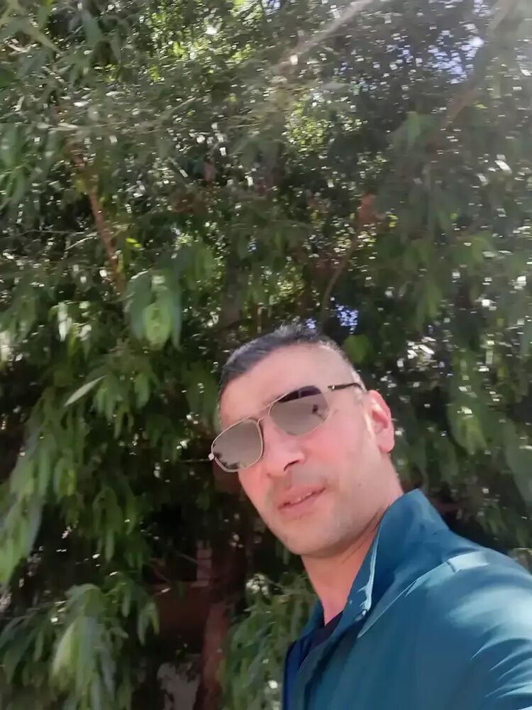  44592947  Husen, 42 ,    