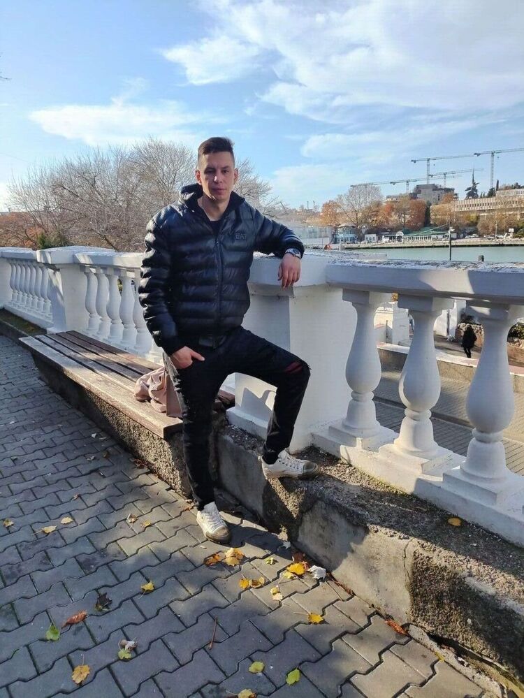  31290627  Anton, 35 ,    