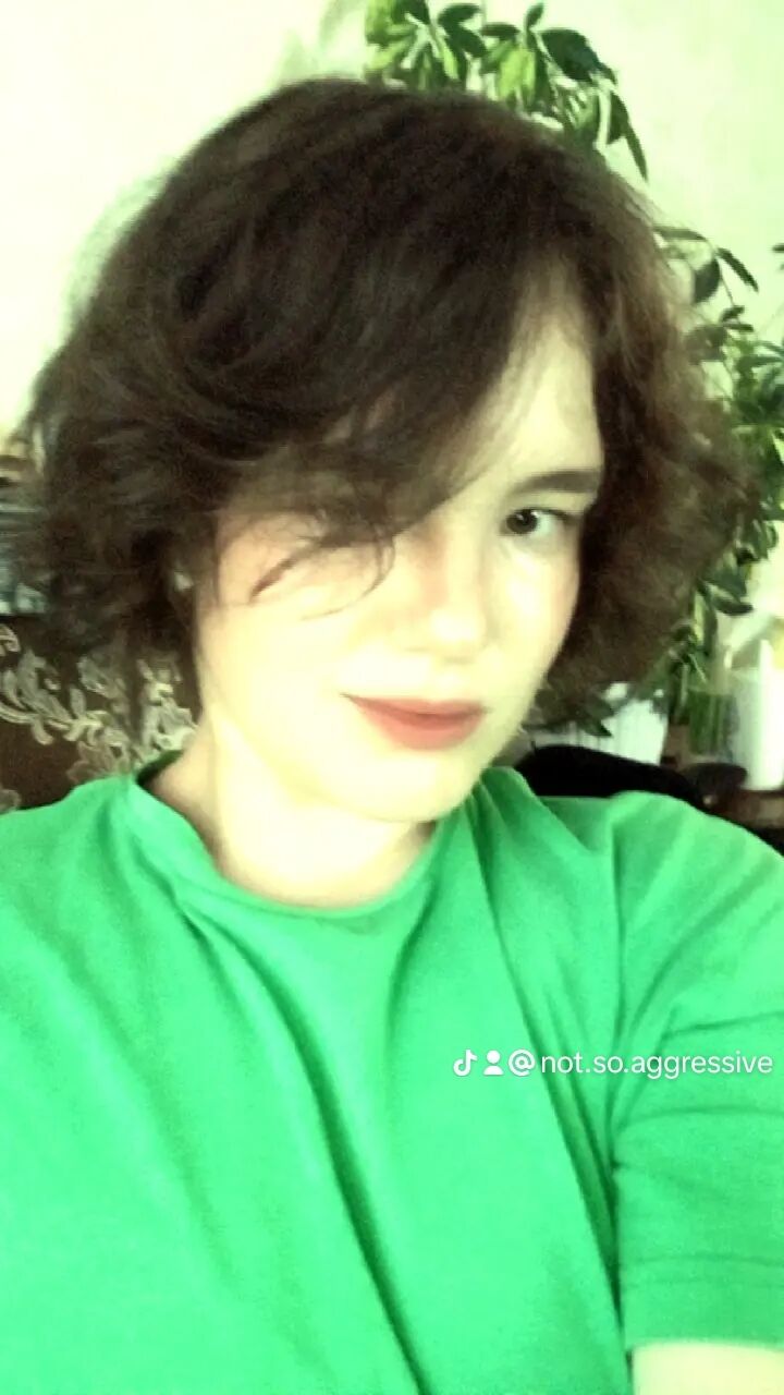  44612337  Anya, 19 ,    Avalon