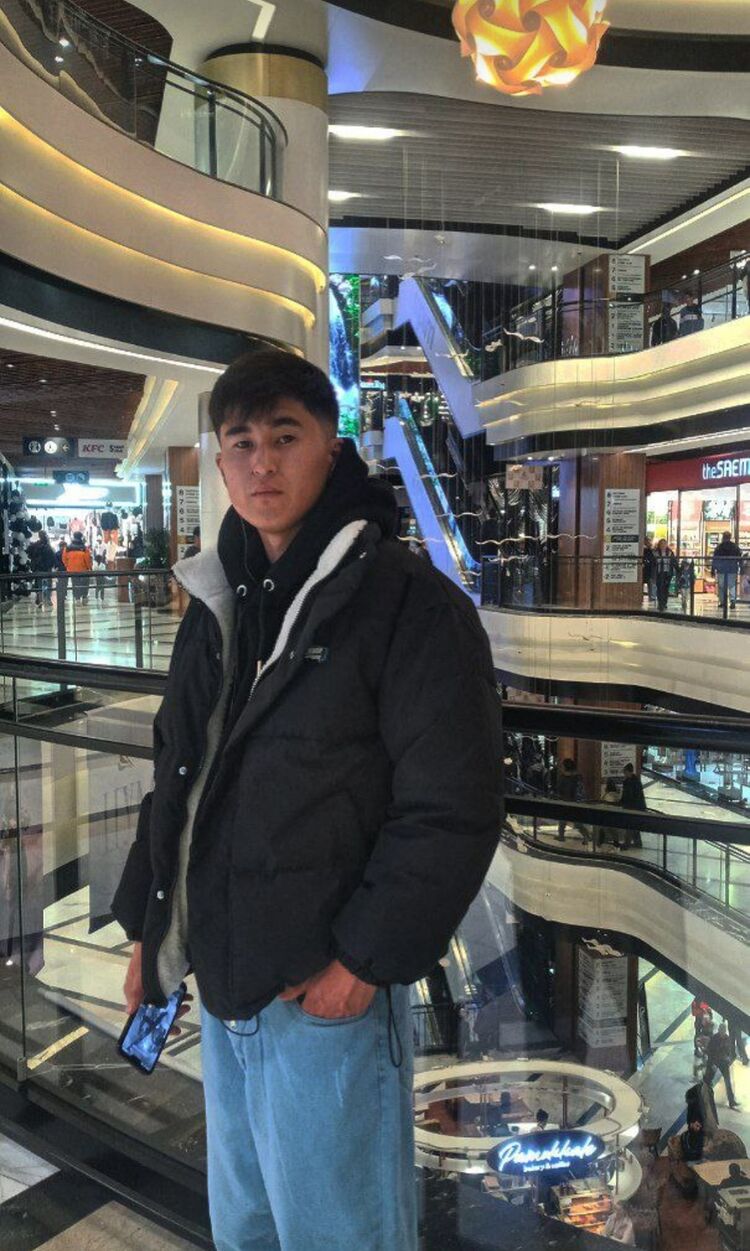  47827367  Adik, 26 ,    