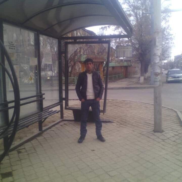  21266437  Artyom, 31 ,    