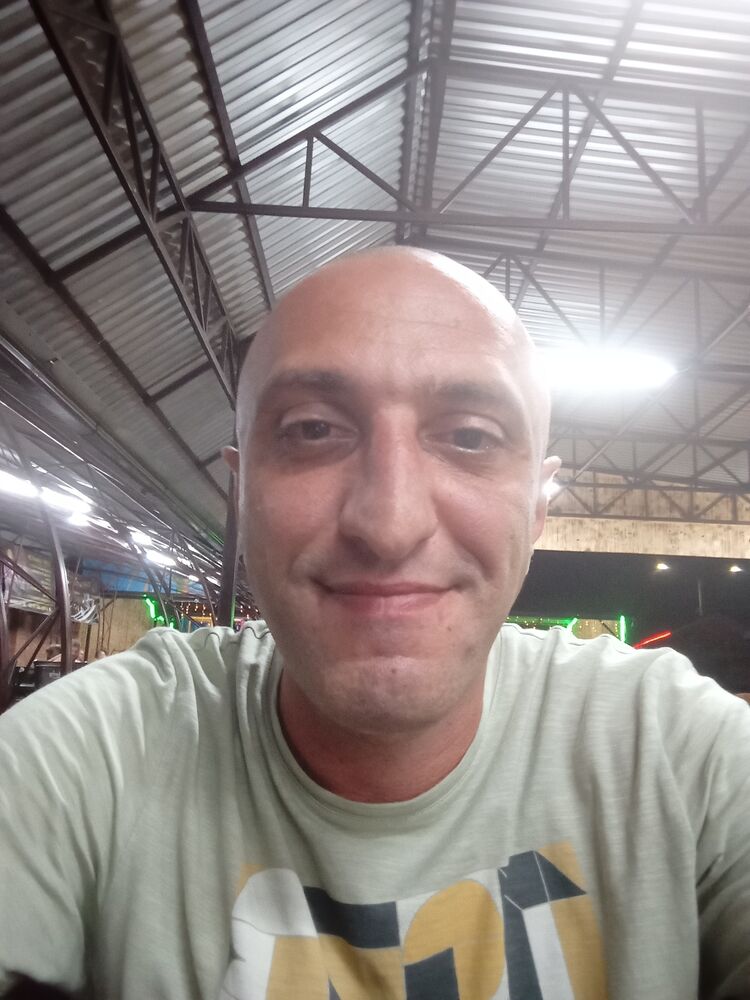  37089567  Andr, 39 ,     