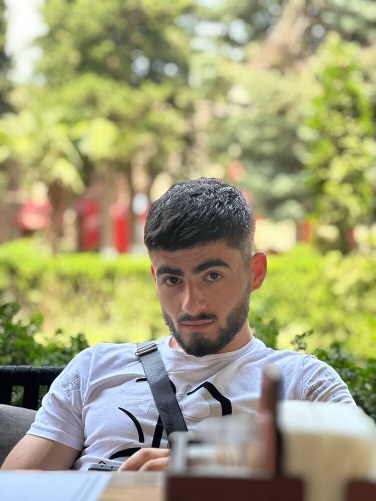  45271837  Petrosyan, 22 ,    