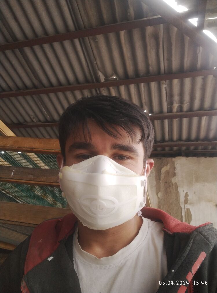  -,   Ali, 25 ,   ,   