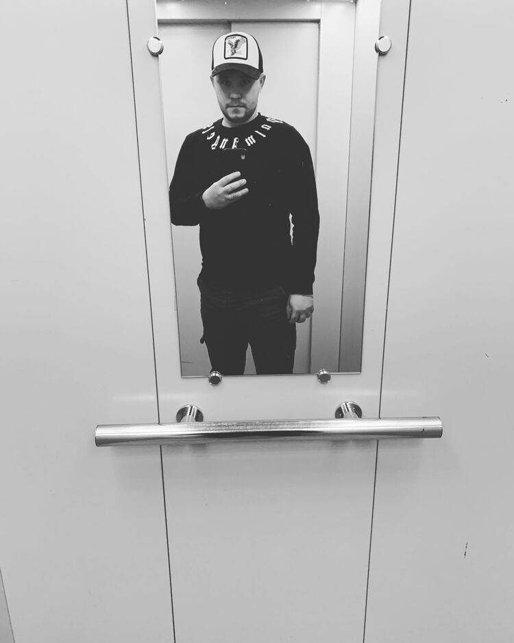  34419407  Vladimir, 29 ,    