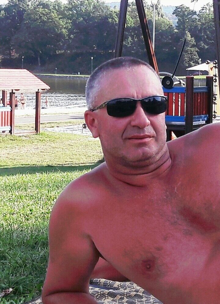  8686327  Michail, 49 ,    