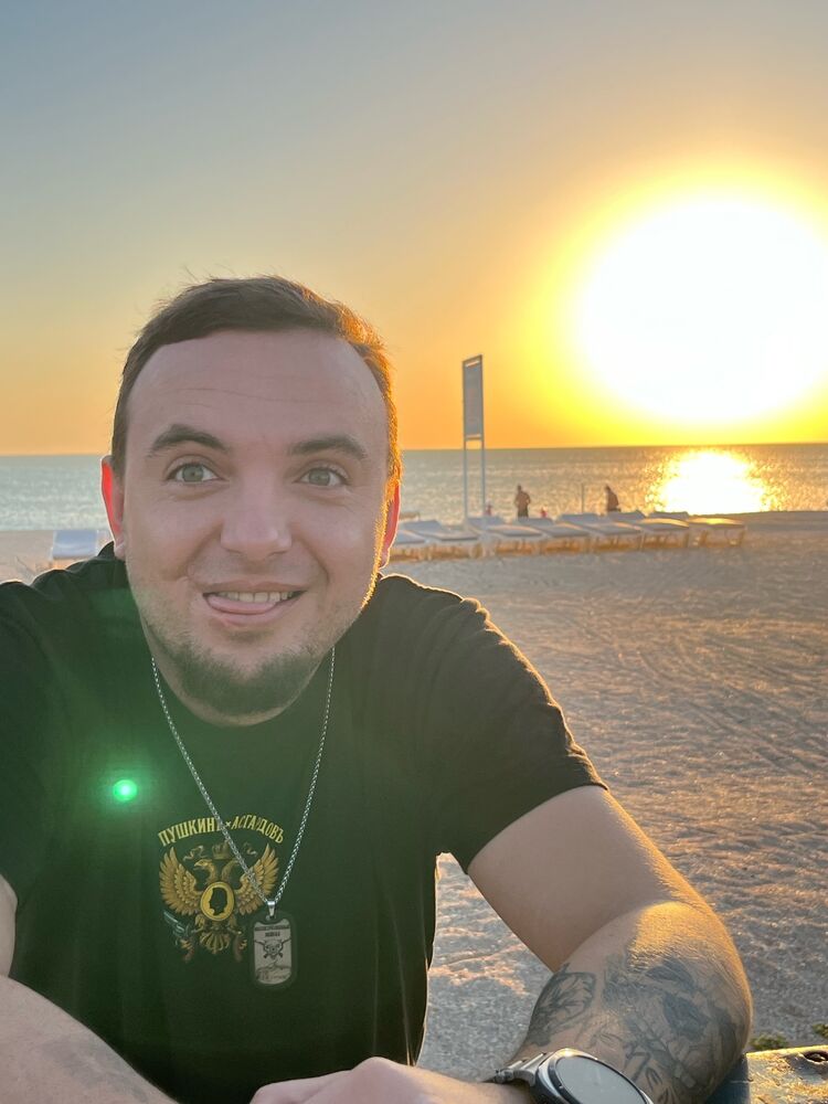  53479527  Viktor, 30 ,    Deleted