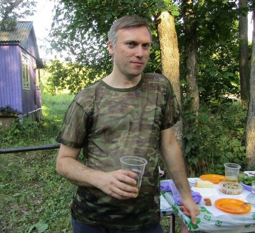  20842717  Alex, 41 ,    