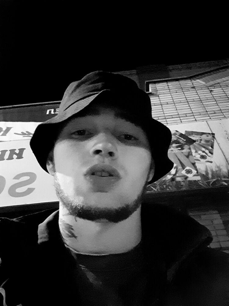  28191527  Alexander, 24 ,    