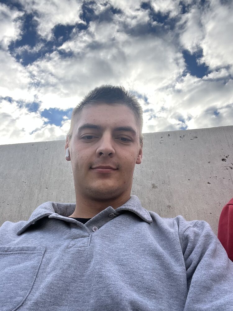  50979947  Daniel, 21 ,    