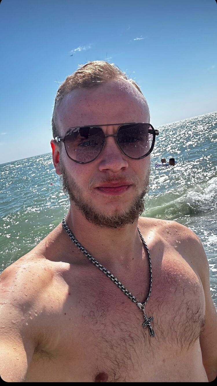  47768337  Vlad, 24 ,    