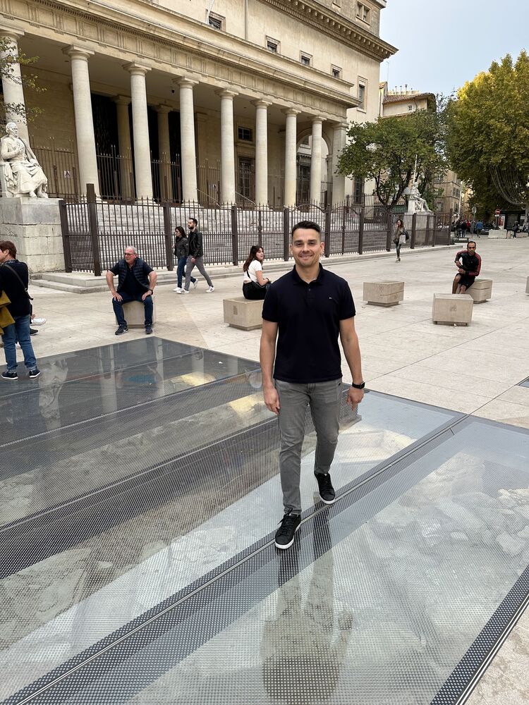  37954657  Aleksei, 37 ,    La Roche-Sur-Yon