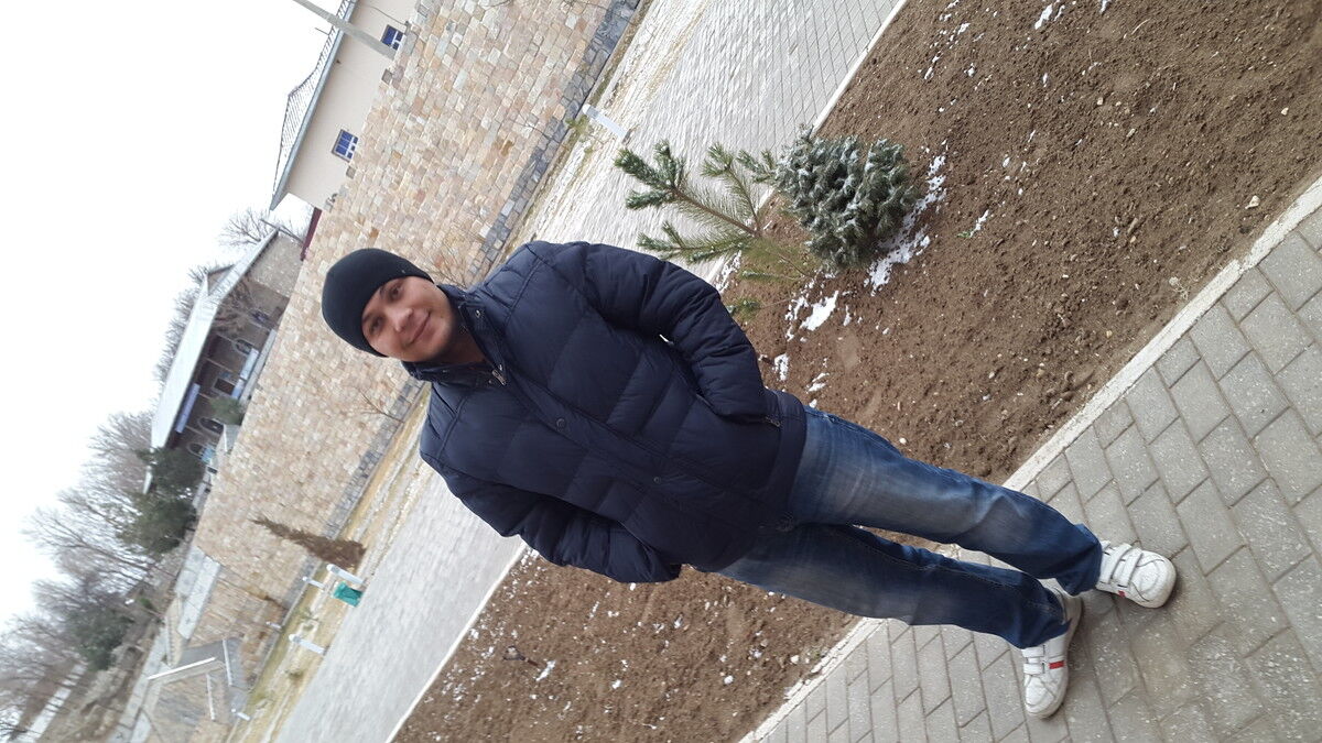  ,   Alex, 42 ,   
