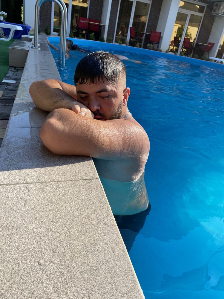  ,   Alex, 35 ,   ,   