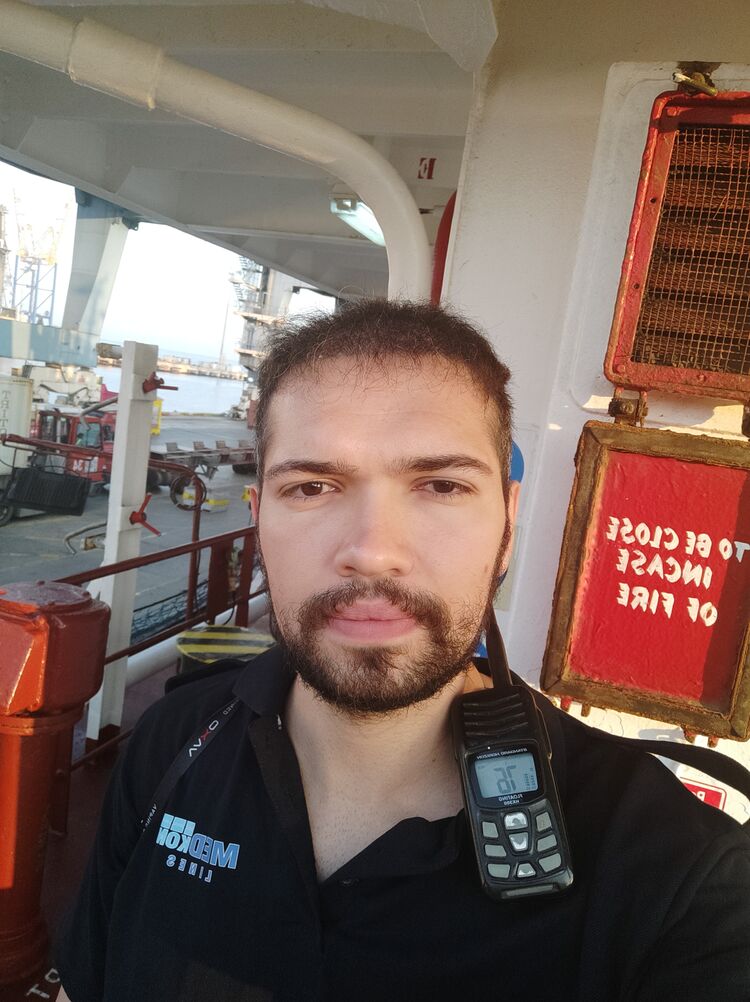  52218197  Burak, 26 ,    