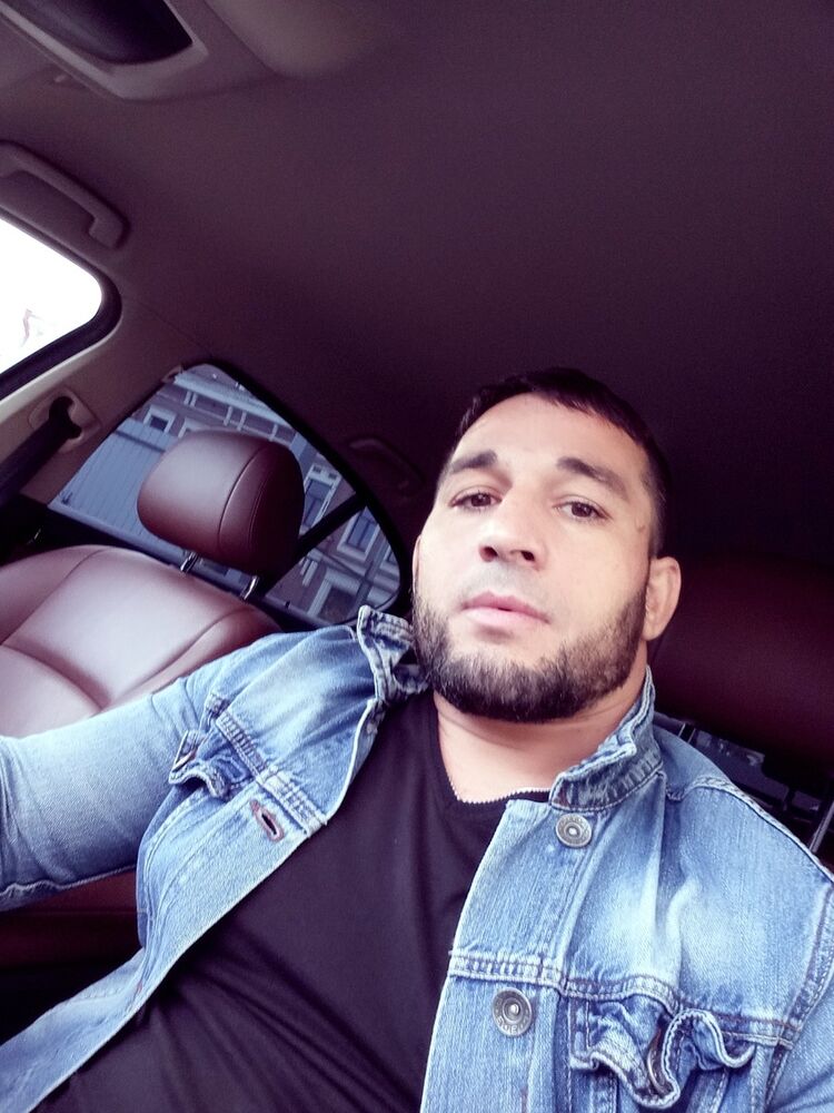  ,   Artur, 37 ,   ,   , c 