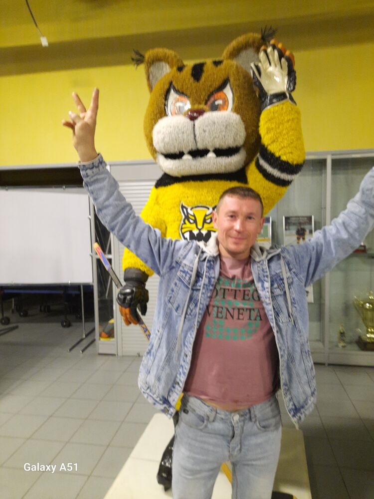  54757177  Igor, 42 ,    