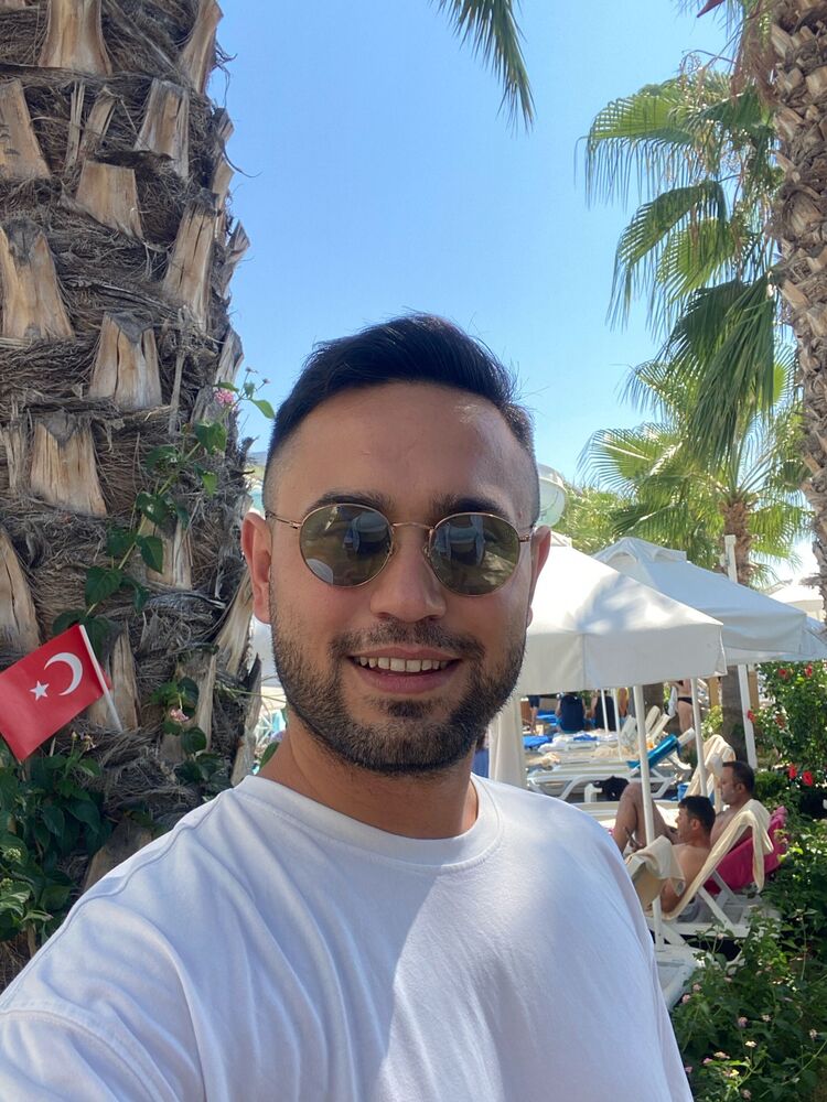  52519627  Alper, 32 ,    