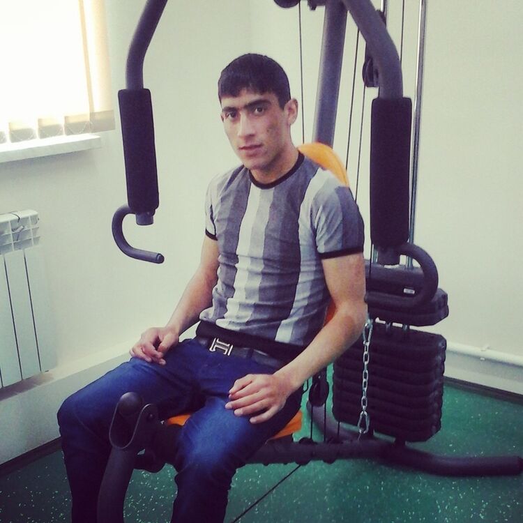  18522637  Davo, 28 ,    