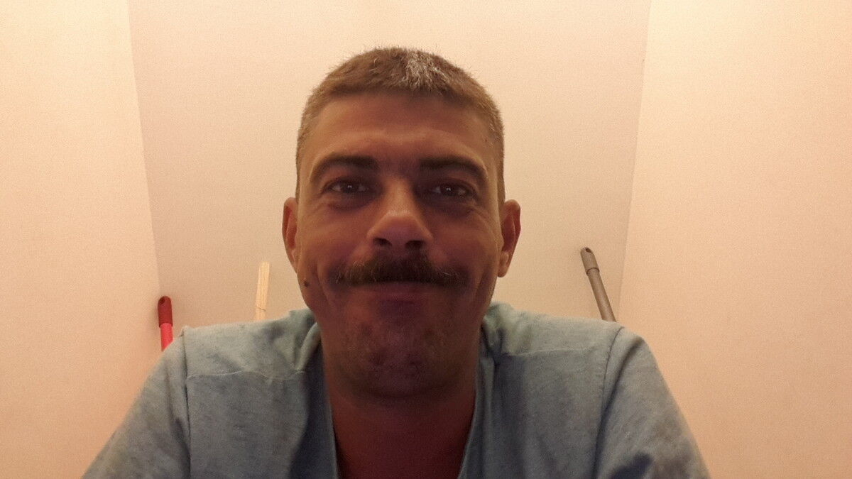  ,   Andris, 48 ,   