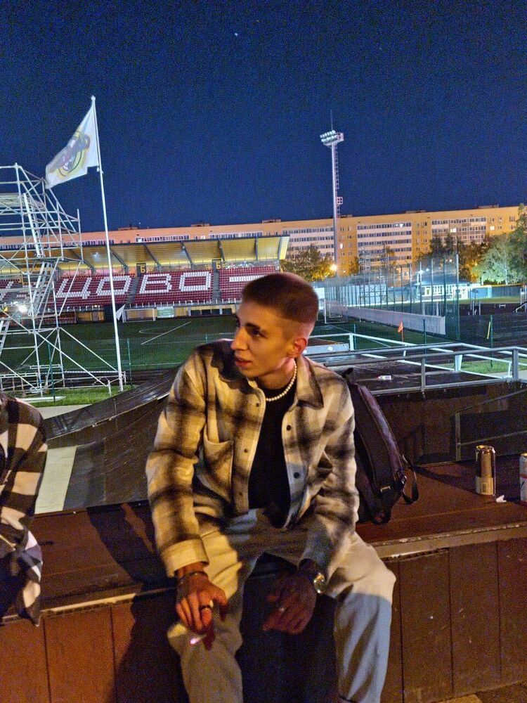  52815357  Stanislav, 23 ,    