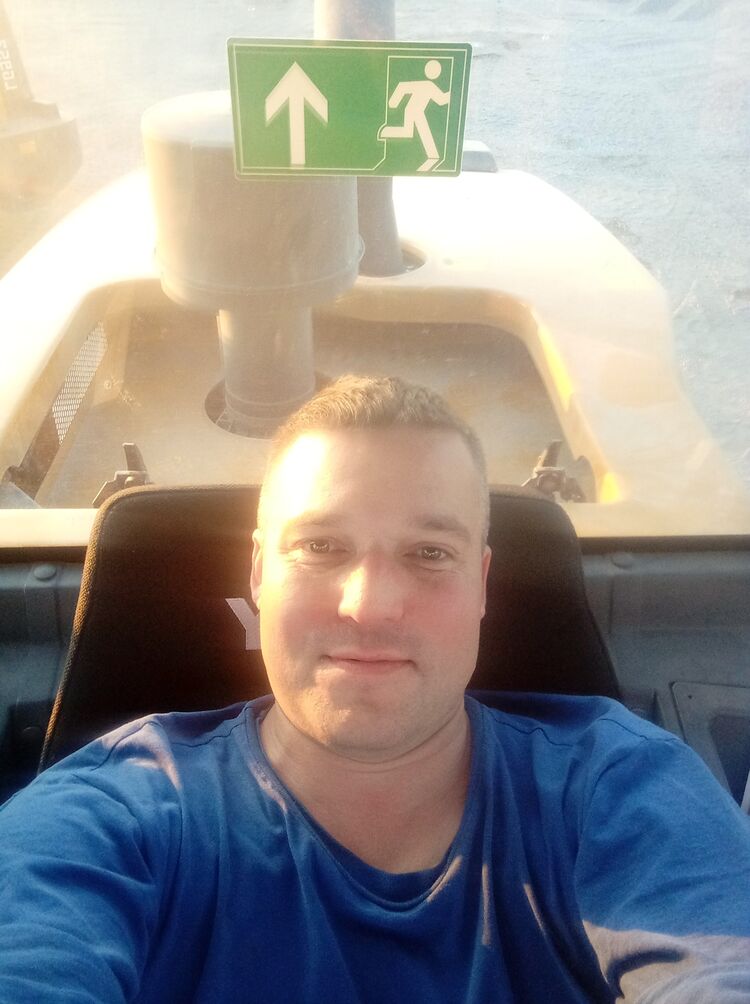  36190577  Valera, 44 ,    