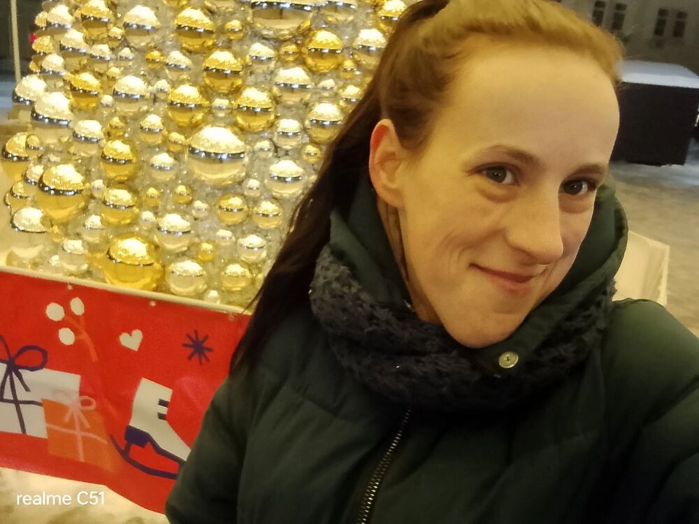  49896637  Ekaterina, 24 ,    