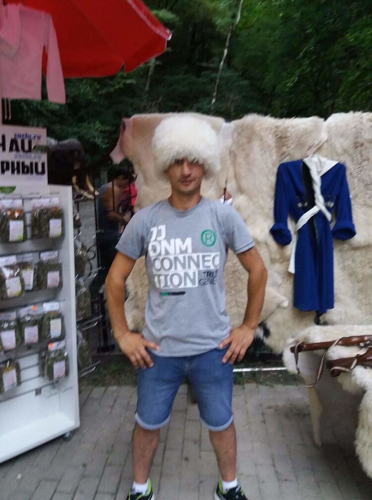  18667357  Timur, 43 ,    