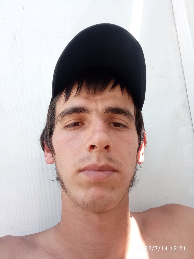  27750167  Adam, 24 ,    
