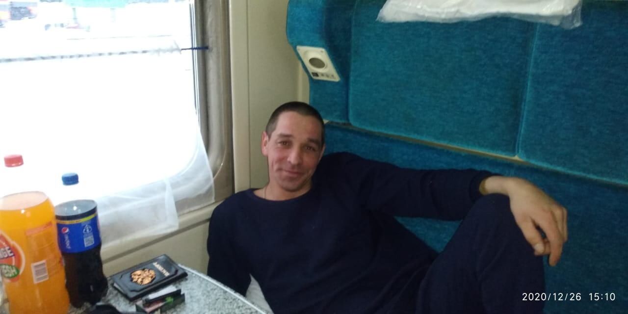  38166207  Maks, 40 ,    