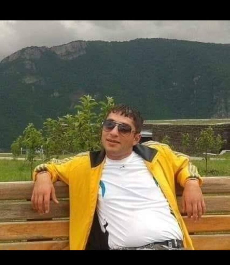  46670937  Artur, 37 ,    