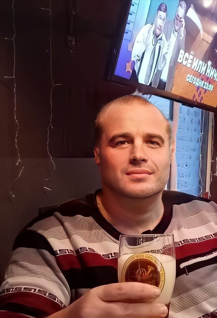  30363667  Alexander, 37 ,    