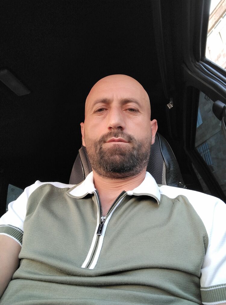  52885707  Artur, 39 ,    