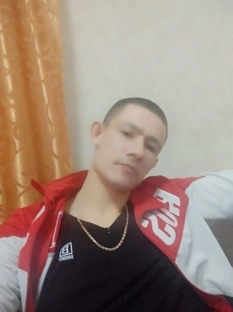  49635007  Dominik, 33 ,    --