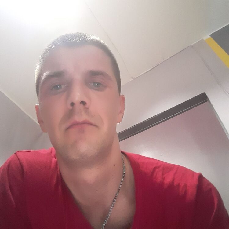  22760247  Serzx, 37 ,    