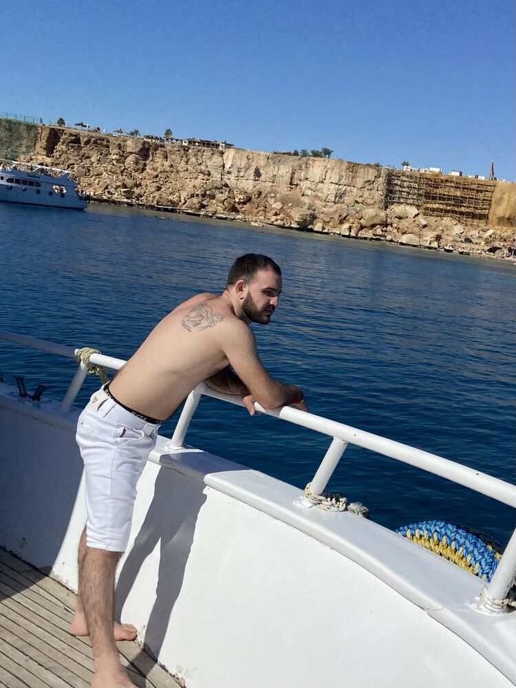  ,   Arman, 28 ,   ,   