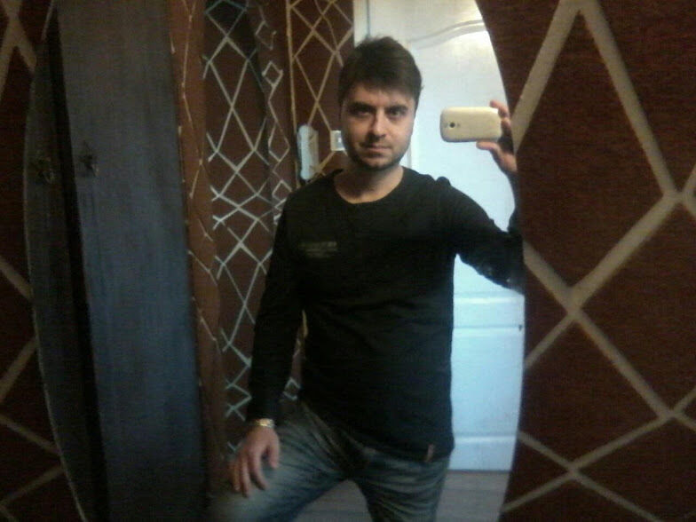  22875497  Julian, 46 ,    
