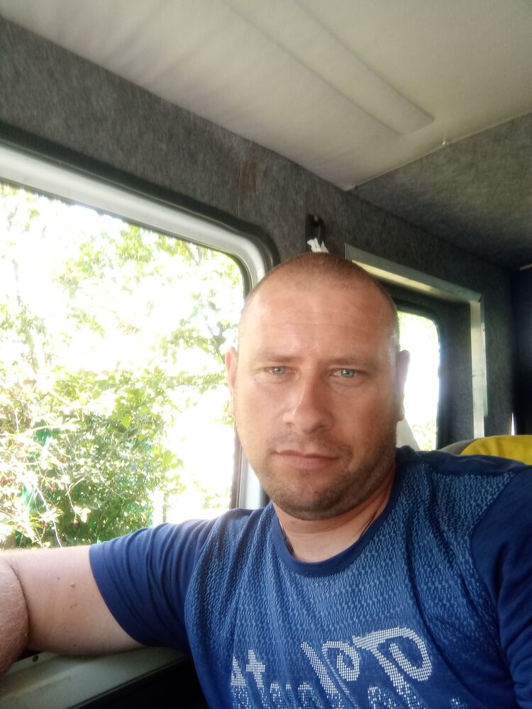  46947207  Slon, 38 ,    