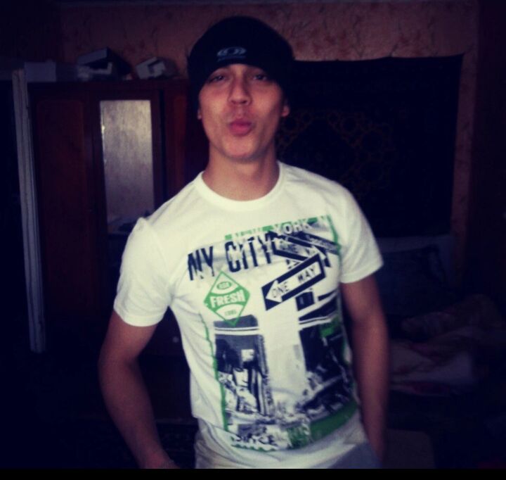  44715517  Artem, 32 ,    