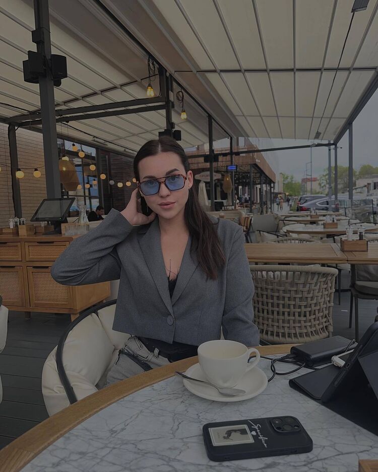  44648637  , 27 ,    -