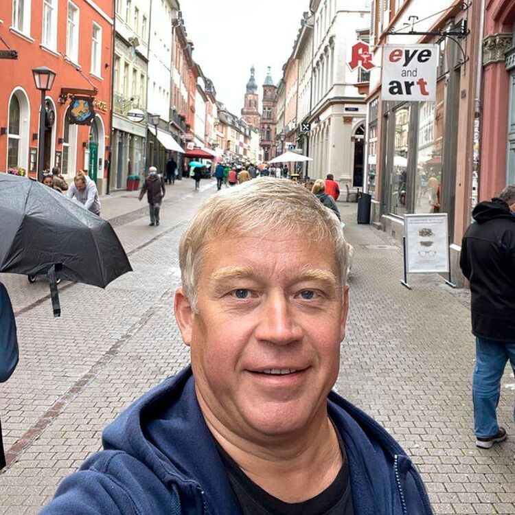  27136587  Michael Boch, 60 ,    -