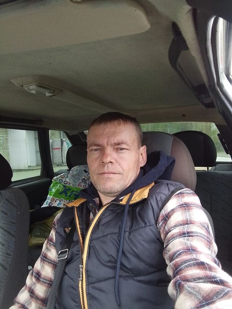  43121027  Eduard, 47 ,    