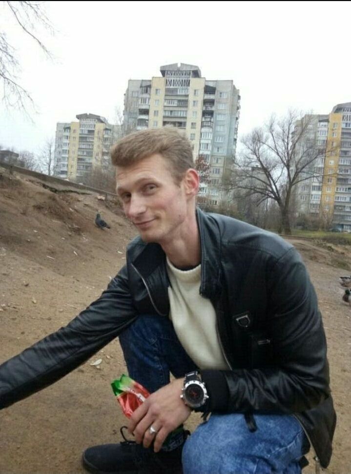  54067677  Viktor, 31 ,    