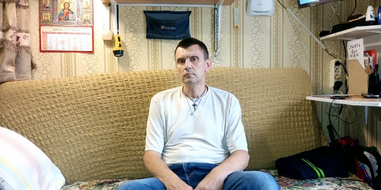  51330507  Alex, 52 ,    