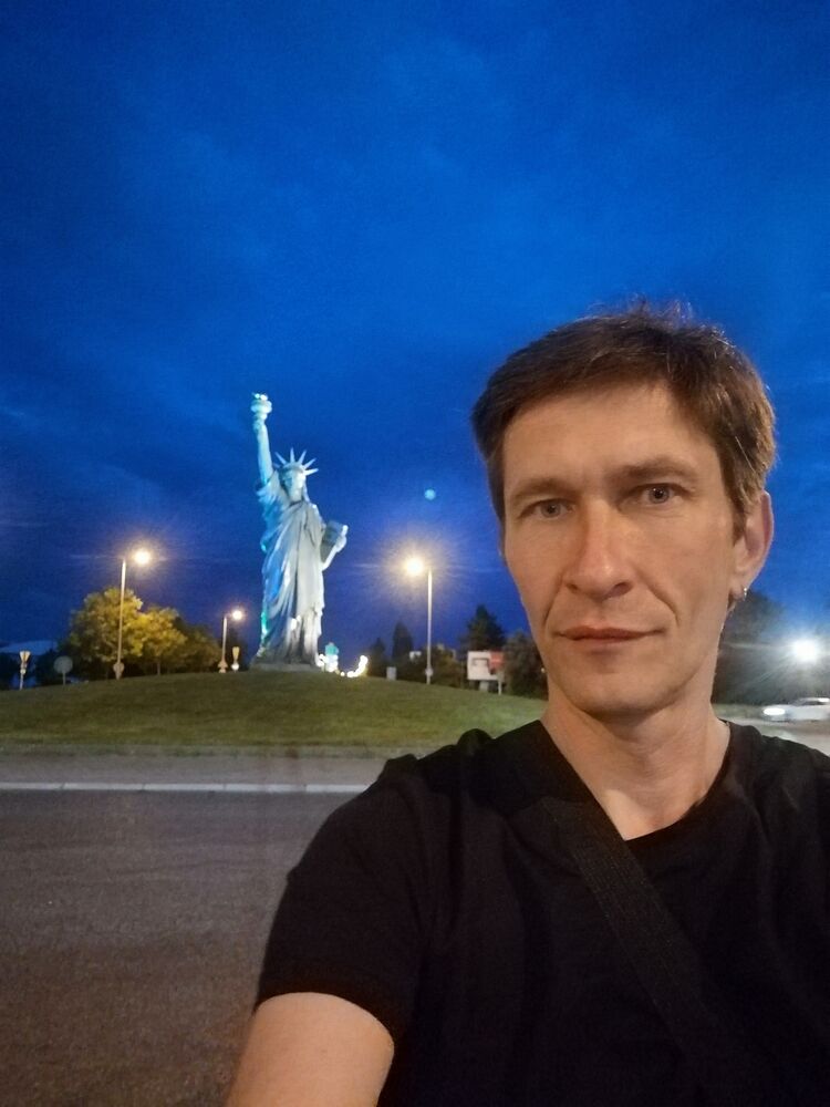  48410467  Andrei, 51 ,    