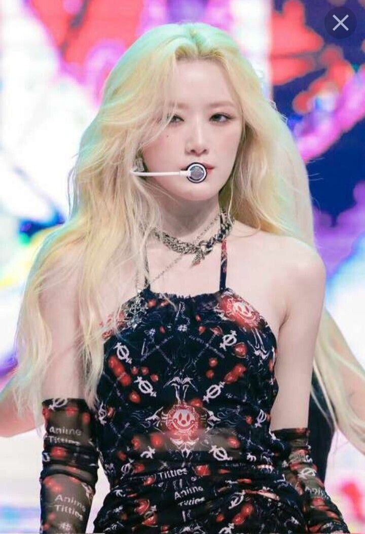  ,   Yeh Shuhua, 25 ,   