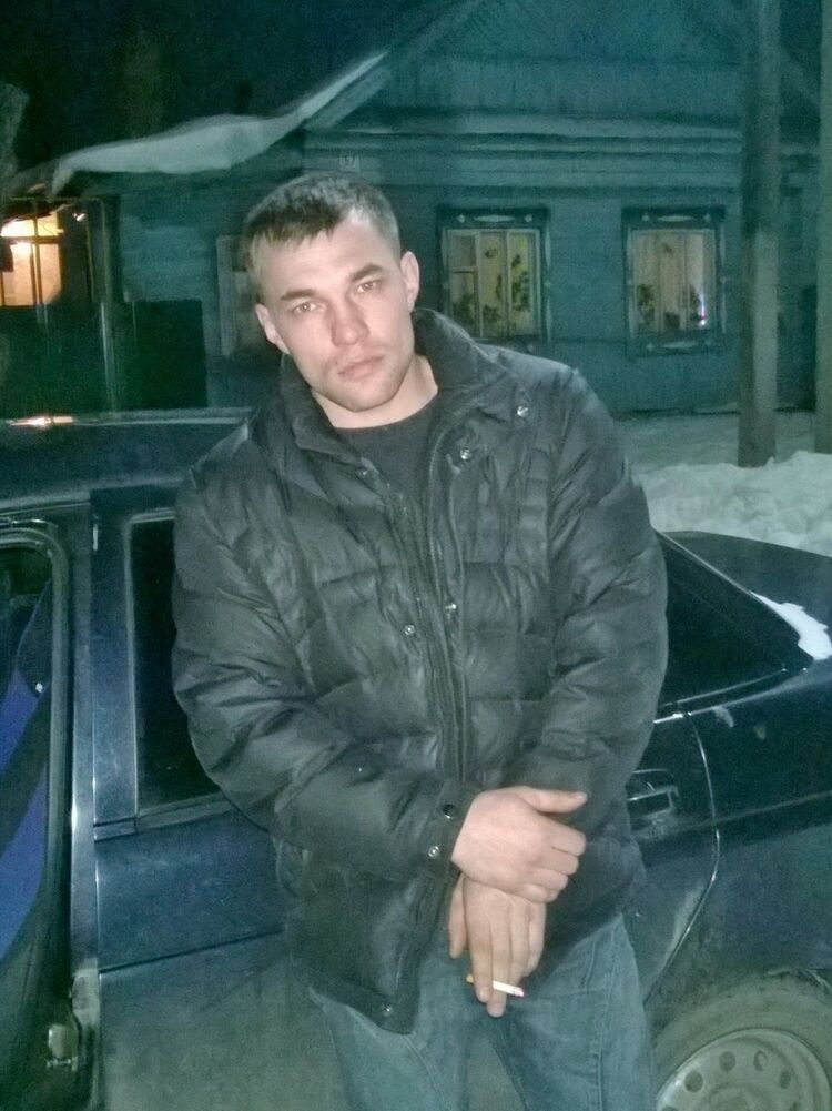  9089087  Sergei, 36 ,    